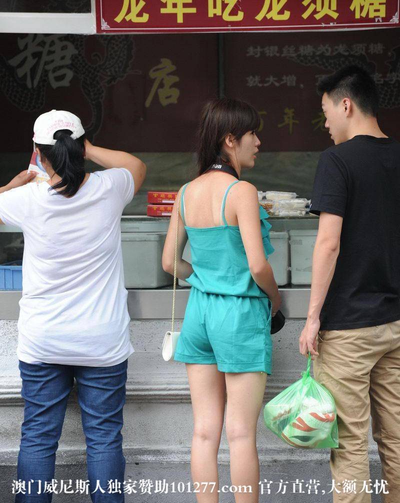 清纯可爱吊带小少妇【17P】