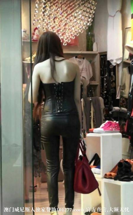 全身紧身黑皮露背美女【8P】