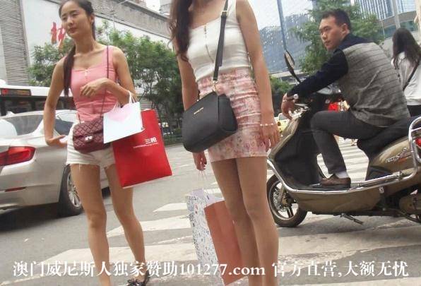 两个前卫时尚美眉各领风骚【12P】