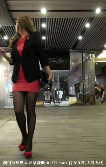 超级性感的漂亮长发黑丝红裙美女【15P】