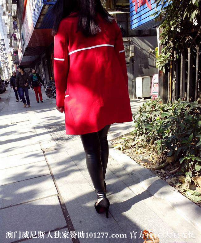 红衣皮裤黑高跟少妇【15P】