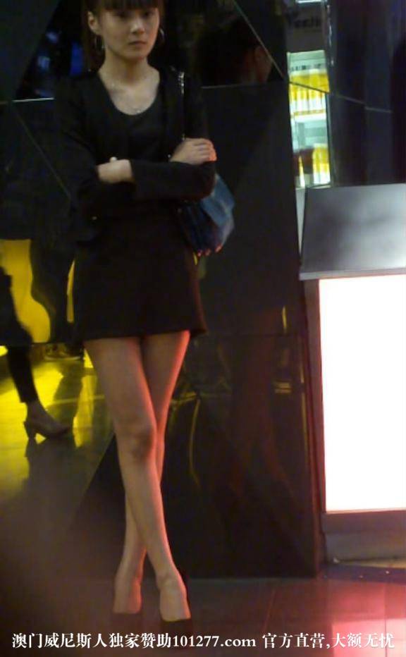 气质秀丽的黑色包臀裙白皙长腿少妇【10P】