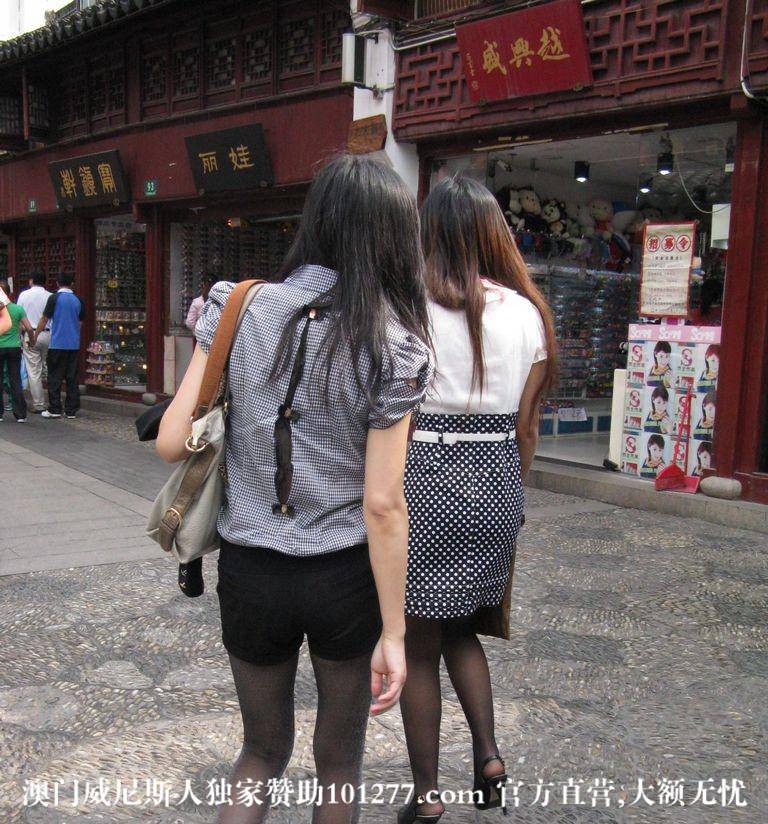 两个丝袜美女逛街【10P】