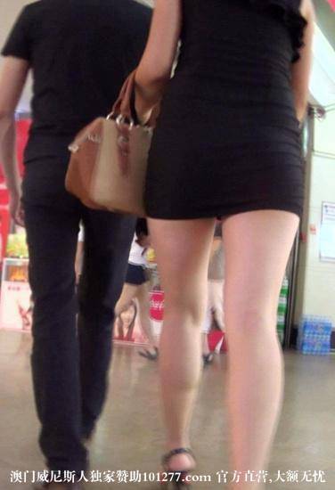 身材极品的包臀裙少妇【12P】