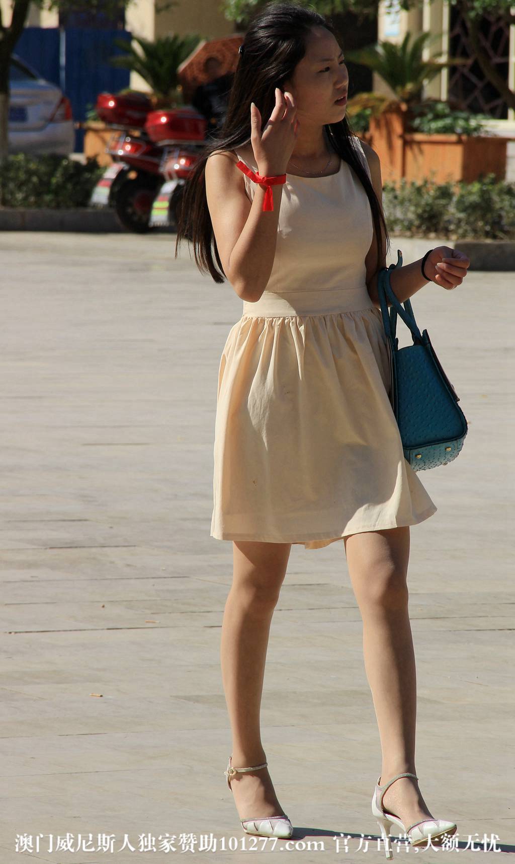 街拍极品肉丝高跟长裙美女【9P】