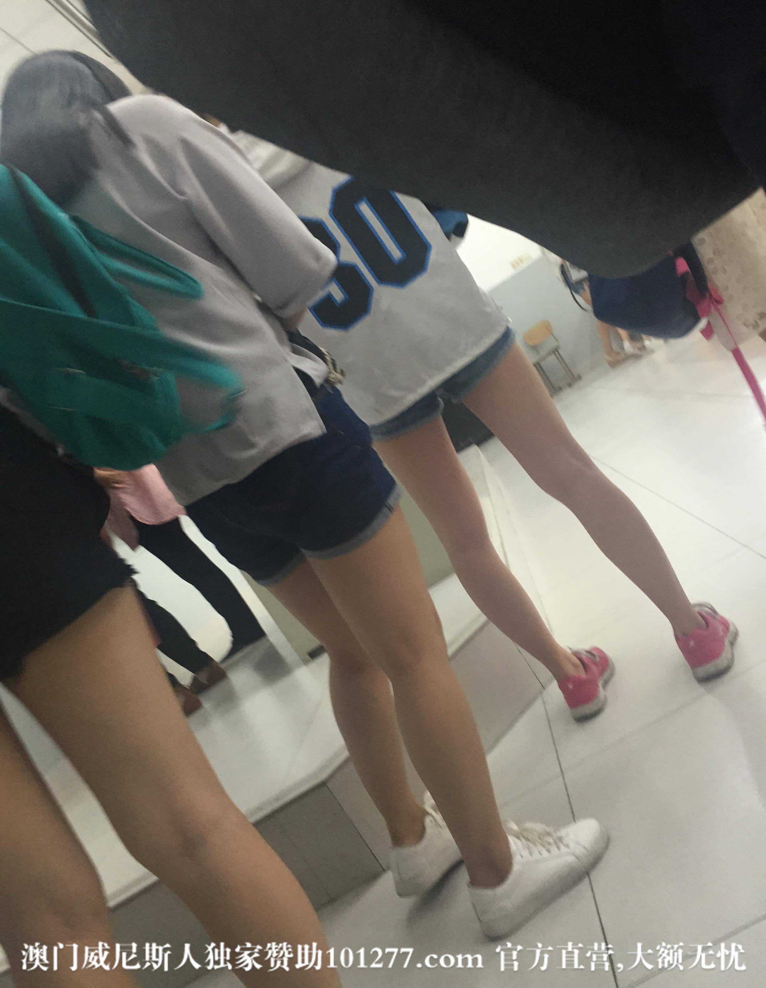 超短裤学生妹【10P】