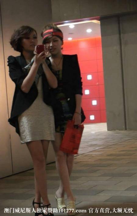 头饰潮流的裸腿美女【11P】