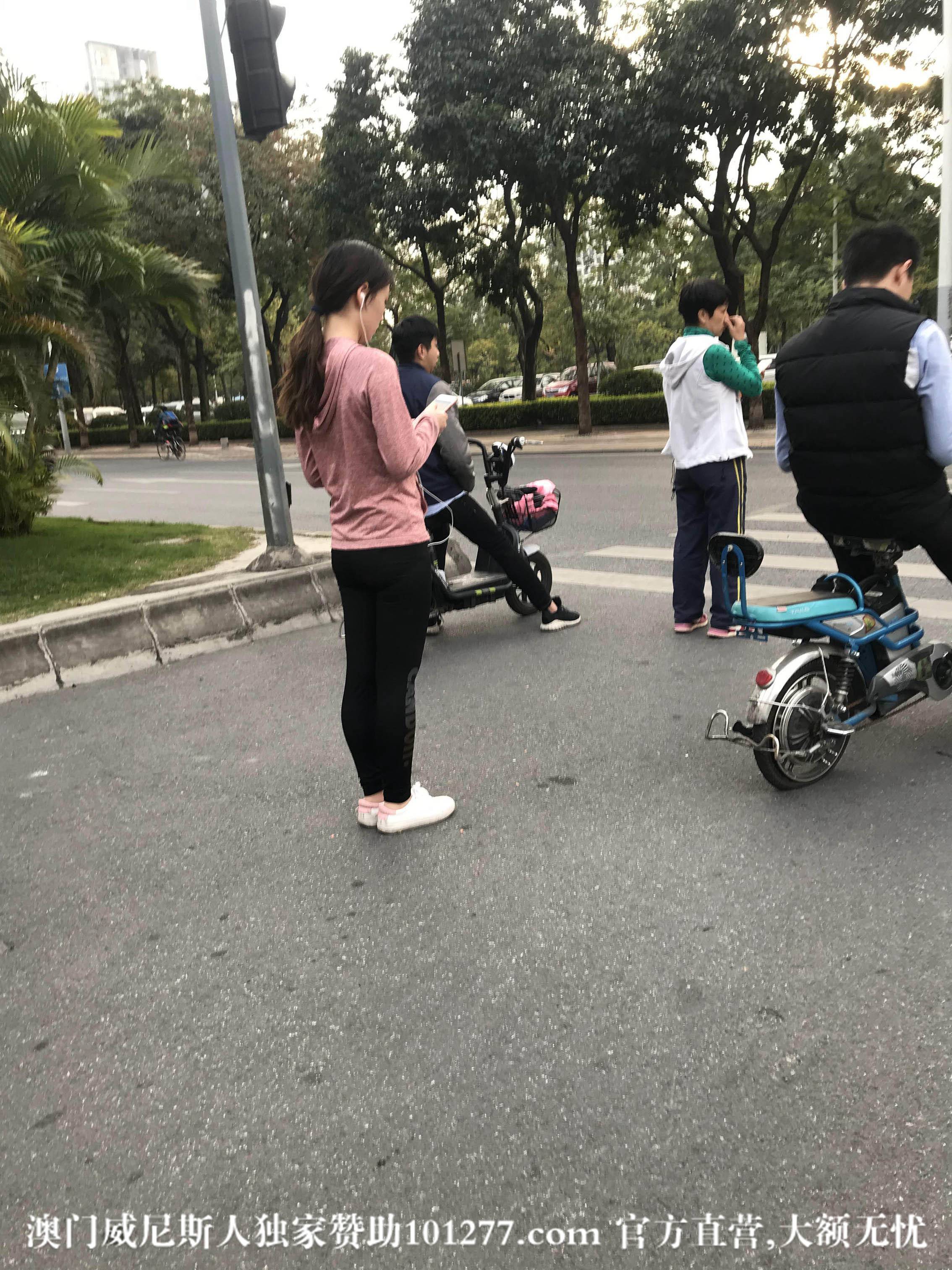 爱运动的小臀小姐姐【14P】