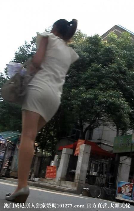 白色连衣包臀裙气质美少妇【12P】