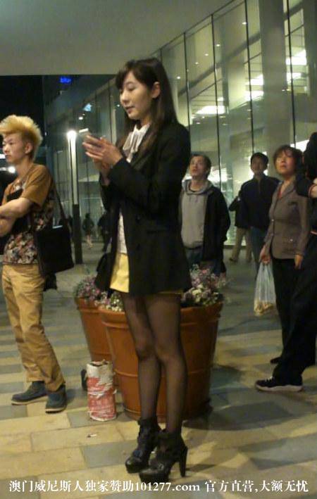 丝袜美腿黄色短裙的气质美女【10P】