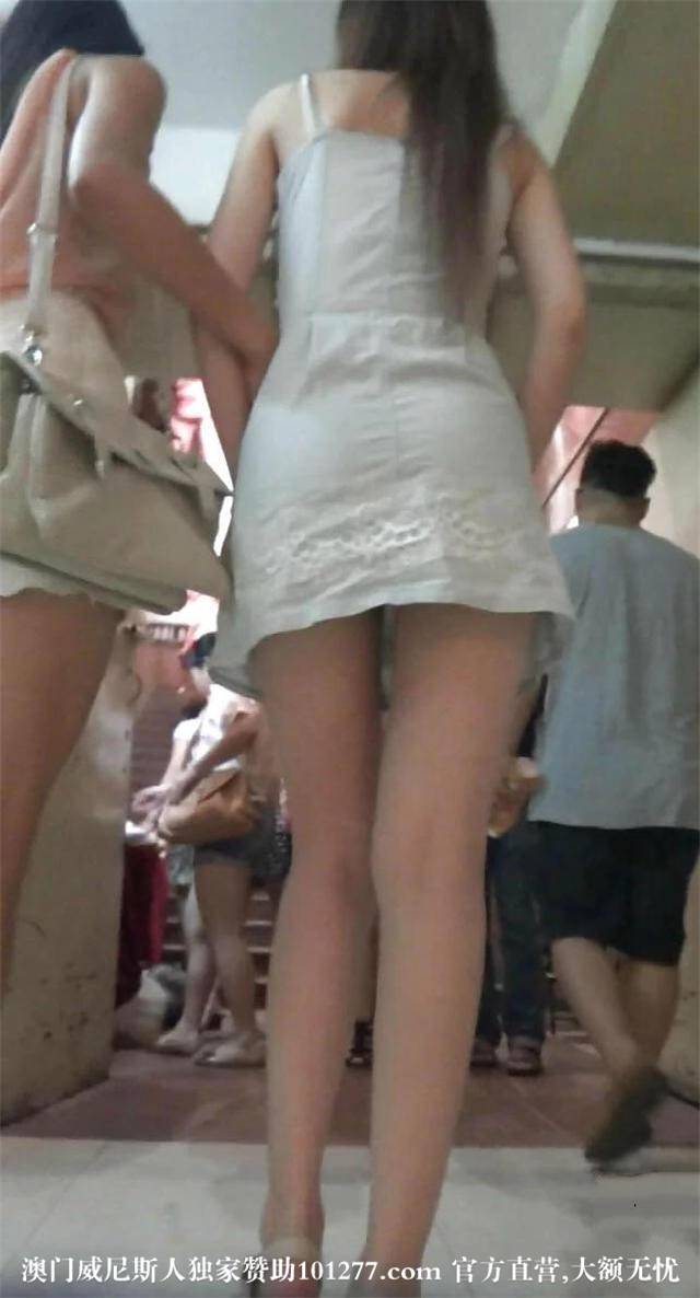 抄底白色短裙【9P】