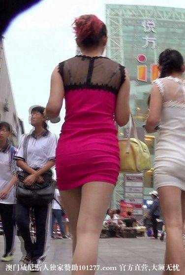 两个紧身包臀裙美眉，有点骚【10P】