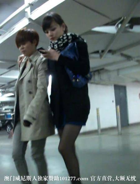 停车场遇到的蓝色包臀裙美女【10P】