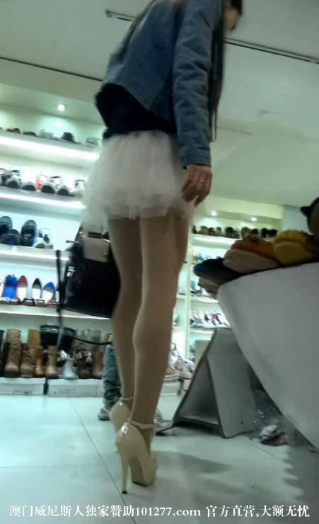 白高白裙极品丝袜美腿MM【9P】