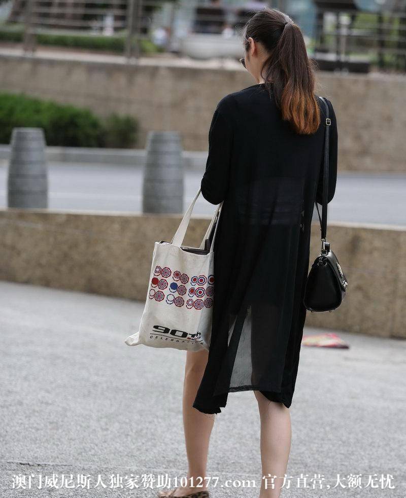 黑色外衣的MM【11P】