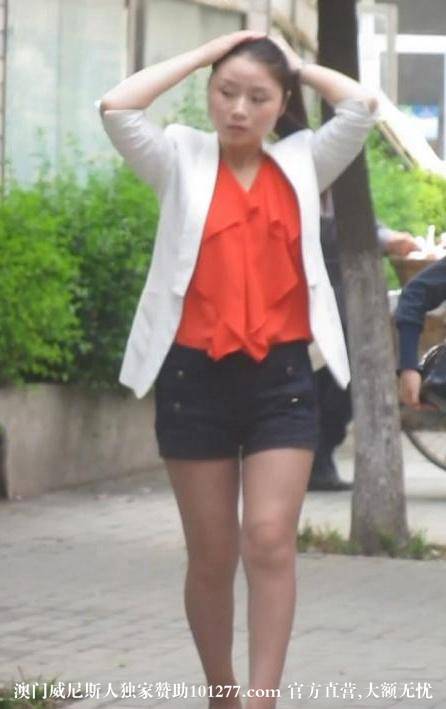 丰满的肉丝美腿少妇【10P】