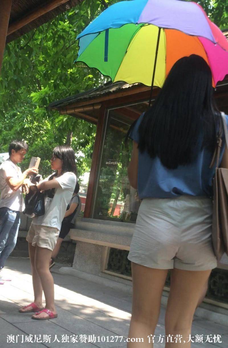 青春靓丽的年轻热裤妹子【11P】