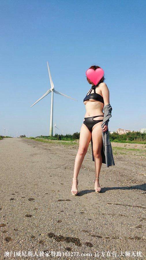 人妻骚妇，喜欢在大自然中放飞自我【17P】