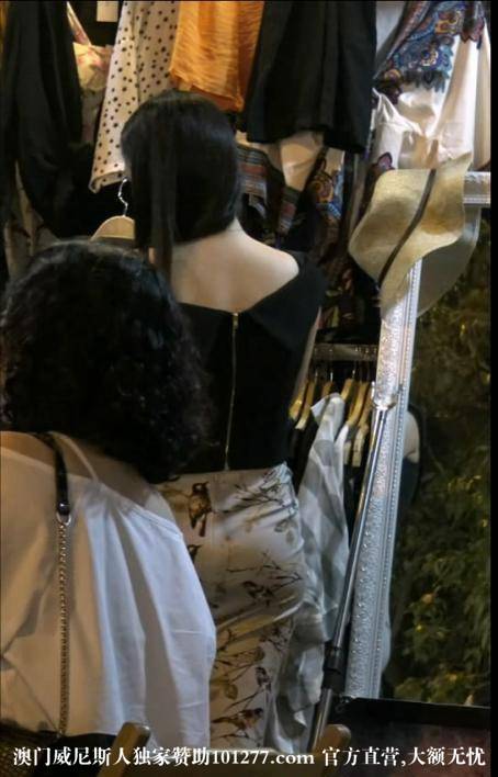 卖衣服的美女老板娘【10P】