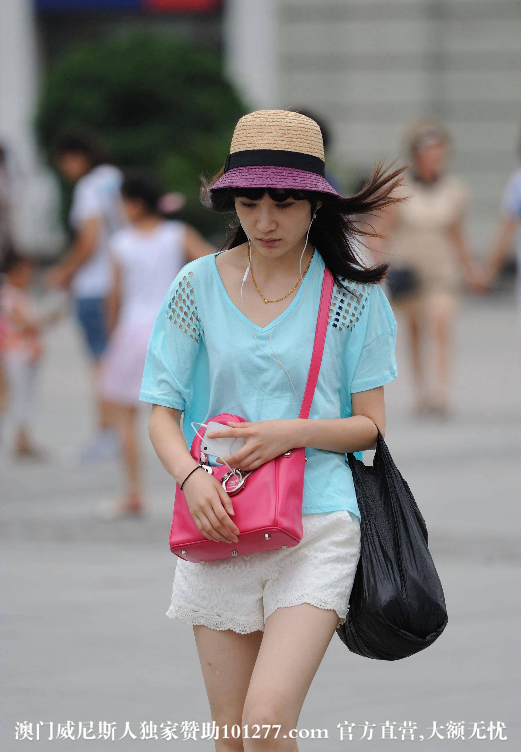 风韵少妇洗澡，奶大吧？【15P】