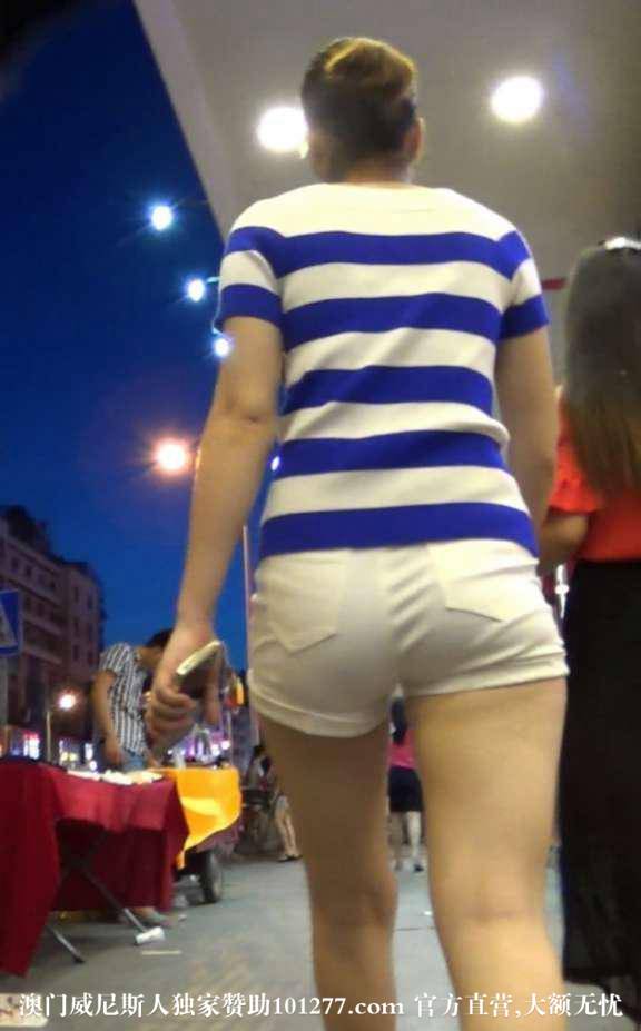 好紧的白色热裤美女【10P】