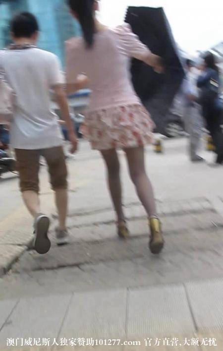 碎花超短裙灰丝美腿气质少妇【10P】