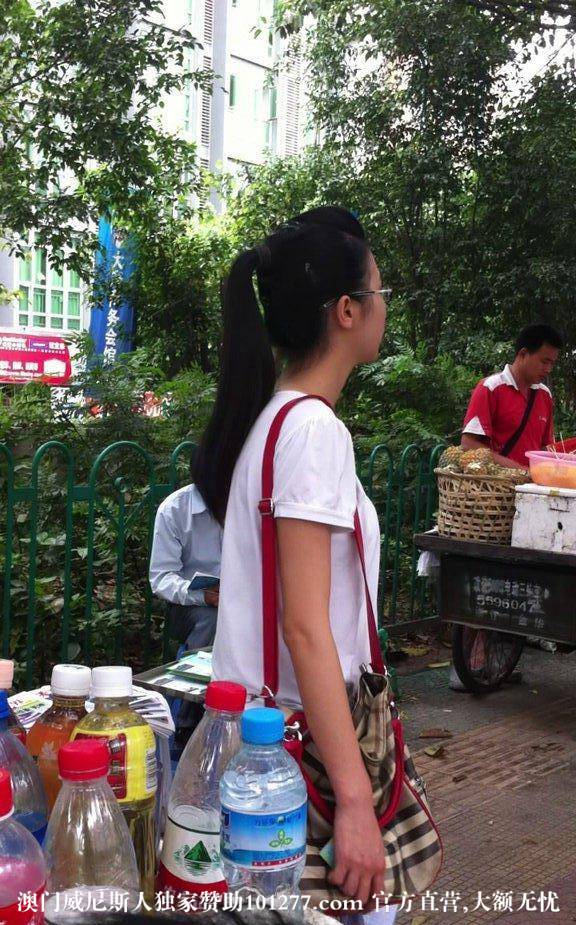 等公交的小妹妹【11P】