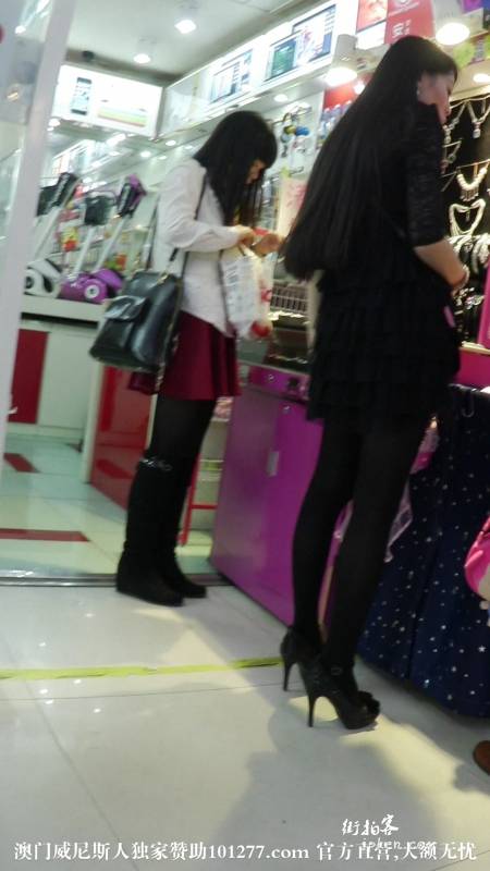 蕾丝短裙黑丝长腿高跟少妇