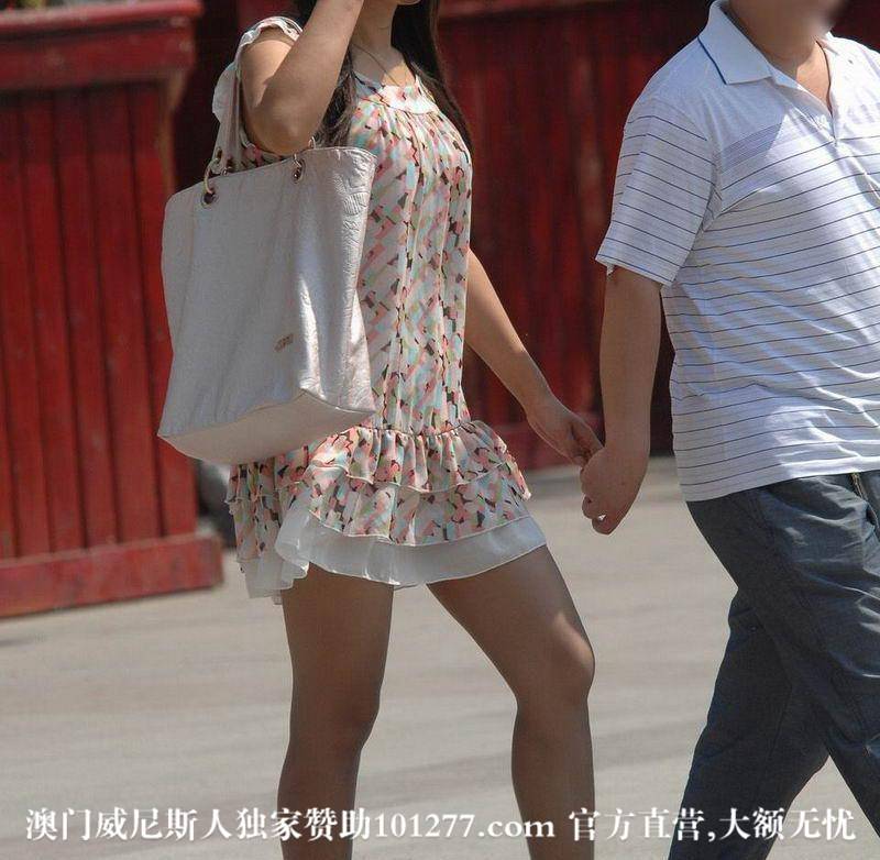 花裙子少女和男友狂街【10P】