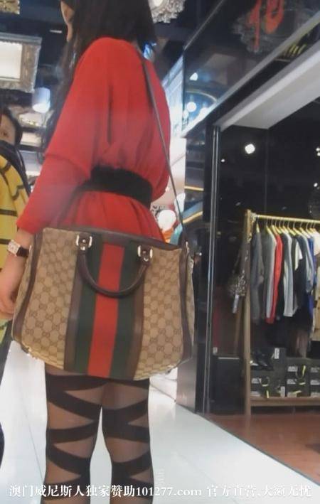 红色包臀裙灰丝美腿清纯美女【11P】