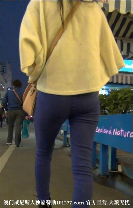 跟拍蓝色紧身裤漂亮MM 【9P】