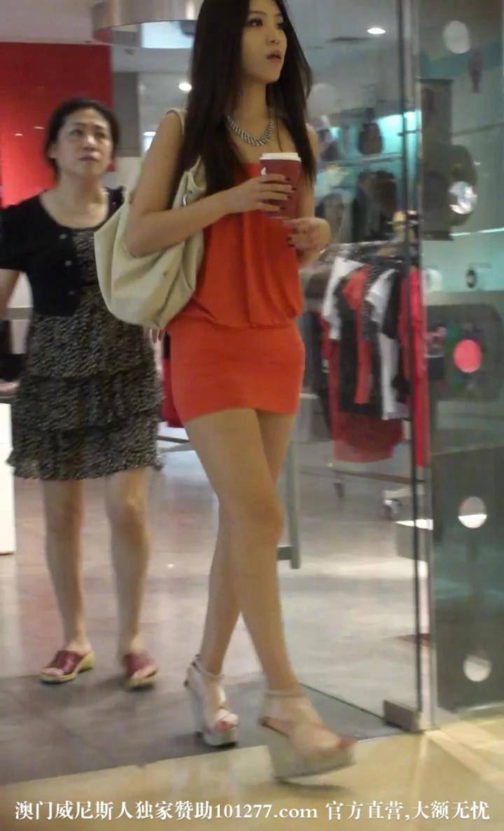 陪妈妈逛街的短裙妹子【12P】