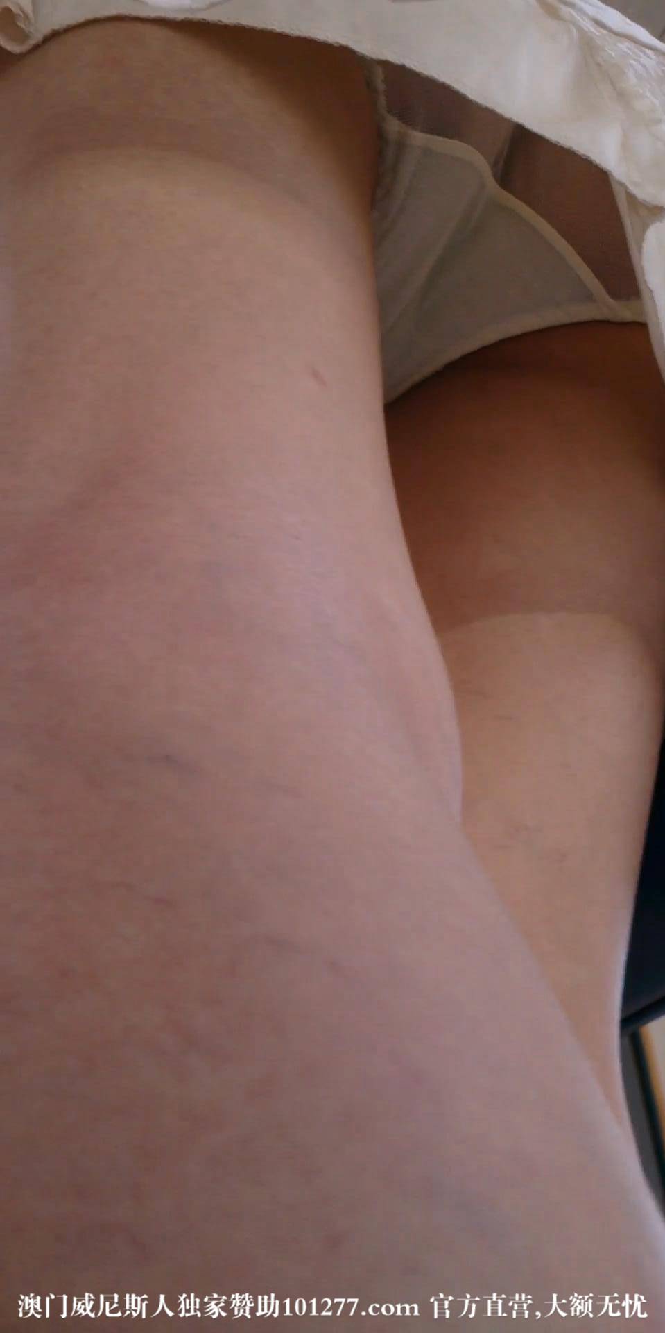 专心等车的少妇【11P】