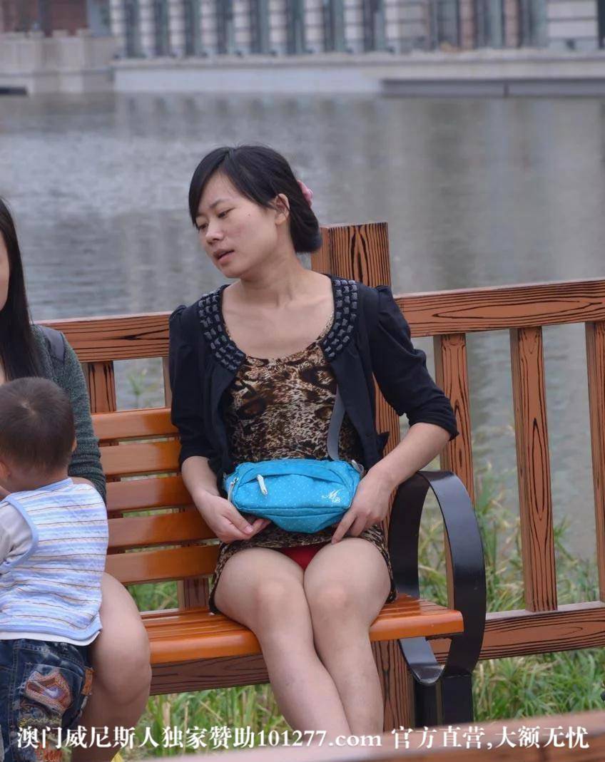 样貌普通的短裙少妇【10P】