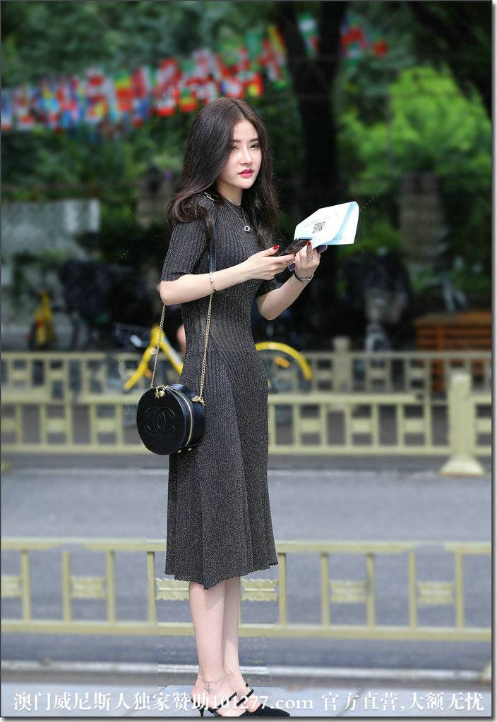 曲线玲珑的娇躯，半透半明的裙琚，你在那边弱不禁风，我在这边目醉神迷【9P】