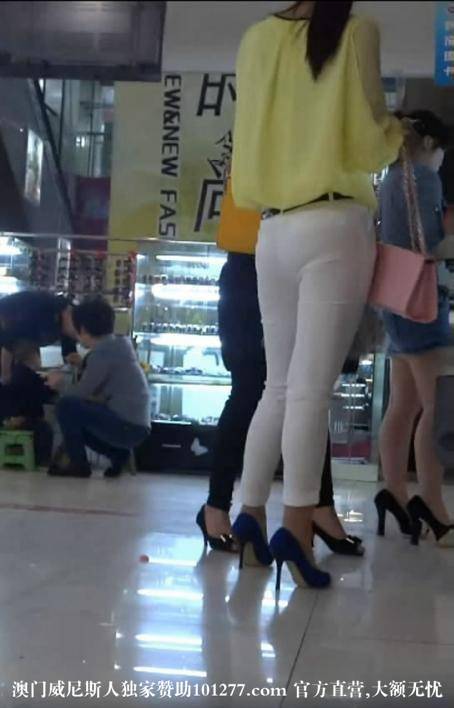 欣赏丰满的白色紧身裤美女【14P】