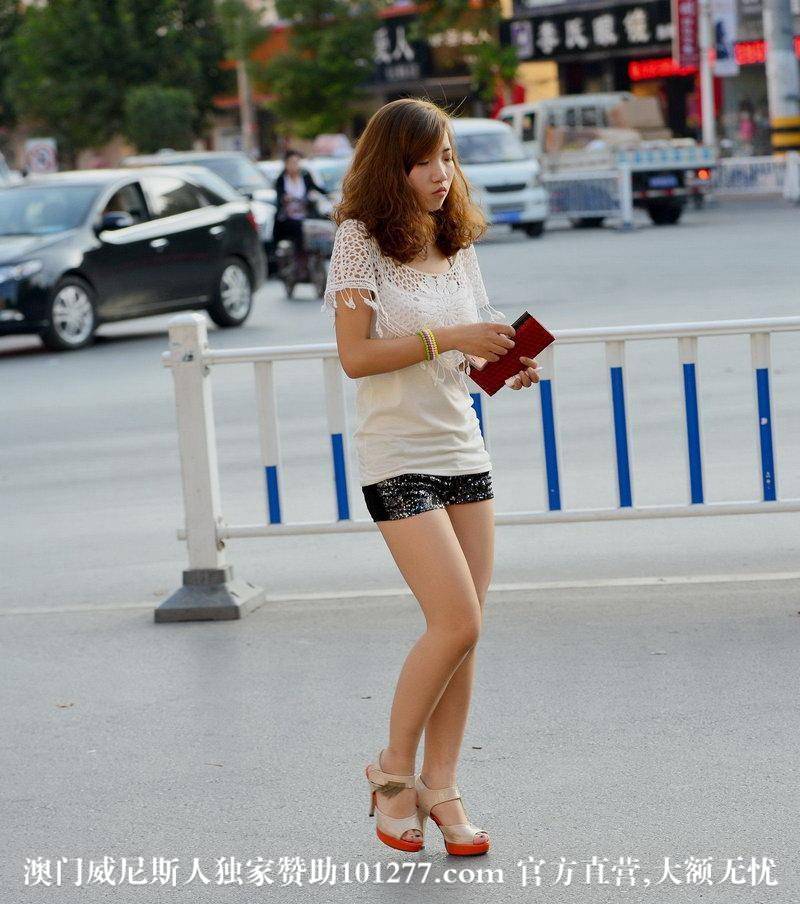 马路上拍到的女孩【9P】