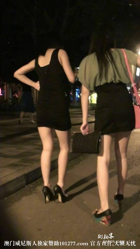 两个夜场黑裙黑高跟