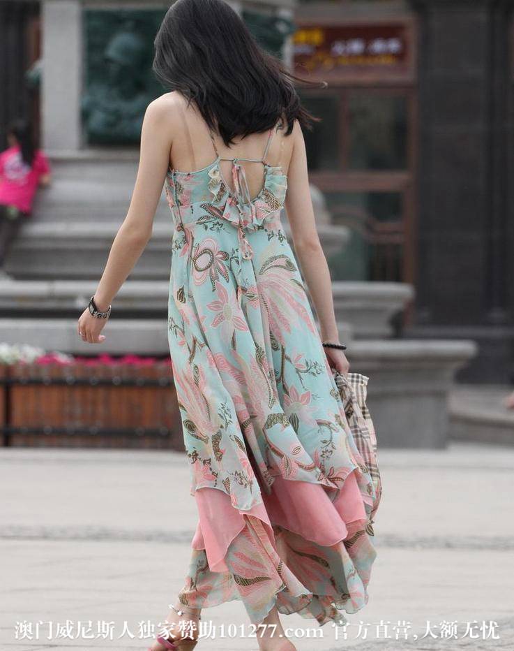 拍到美女的奶头了【10P】