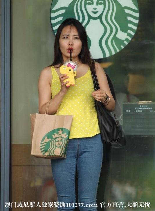 星巴克门口的牛仔裤mm【15P】