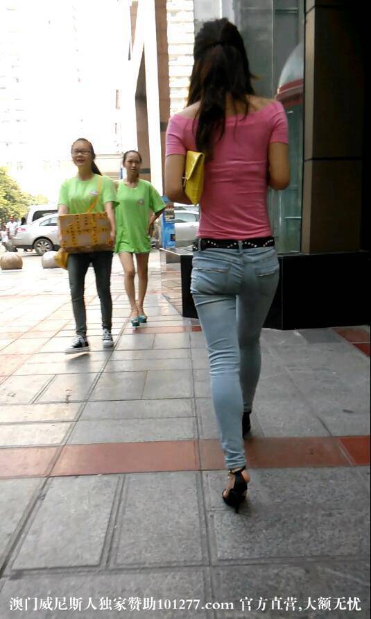 性感紧身牛仔裤少妇【10P】