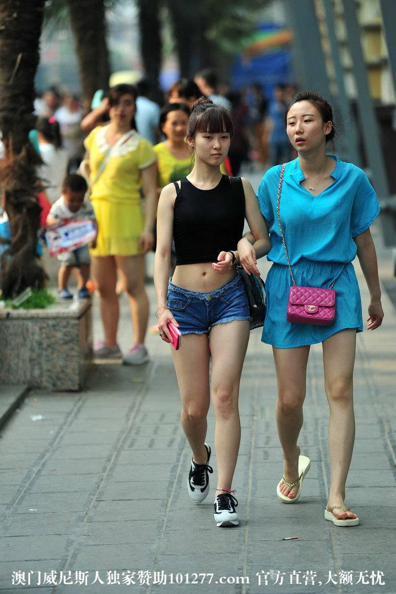 超短牛仔裤露出小肚肚【9P】