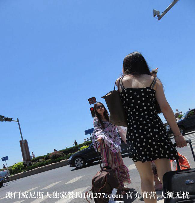 大热天穿着纱巾的3个女子【14P】