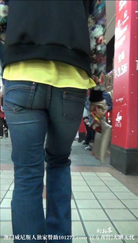 细腰丰臀紧牛少妇