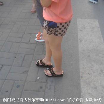 在公交车站遇到的美腿【12P】