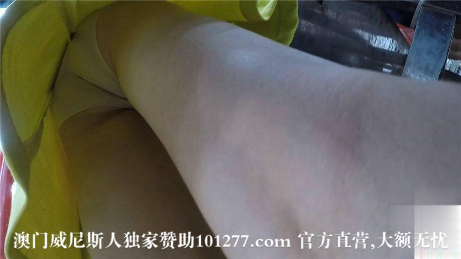 超市跟拍买荔枝的黄裙MM，真刺激真佩服【21P】