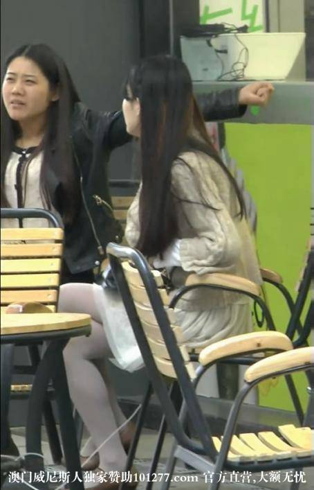 灰丝短裙美眉【9P】