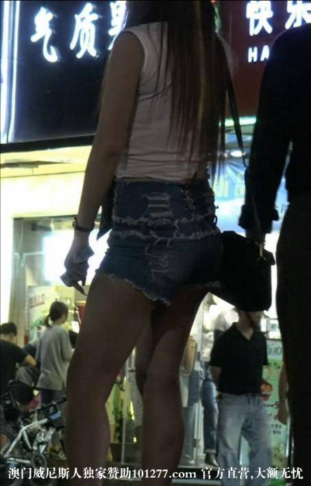 牛仔热裤极品大长腿辣妹【10P】