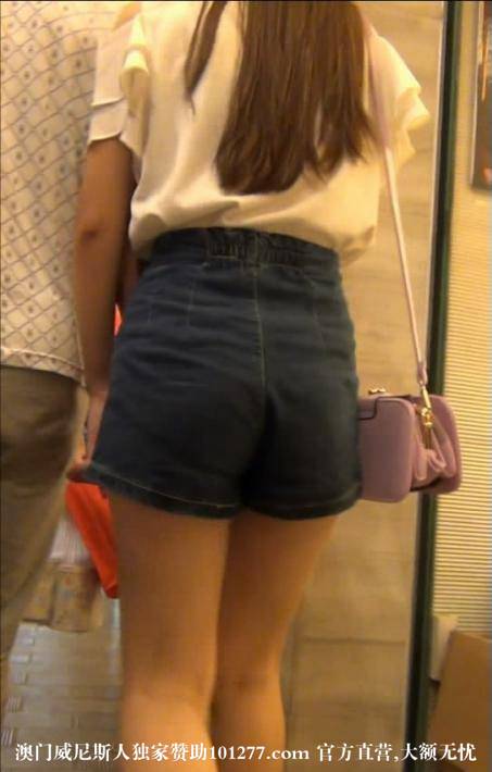 长腿热裤漂亮美眉【8P】