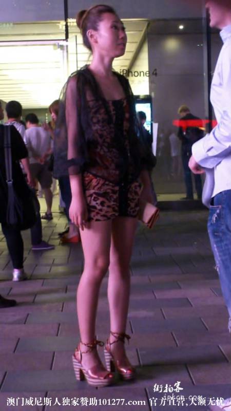 性感豹纹短裙的诱惑